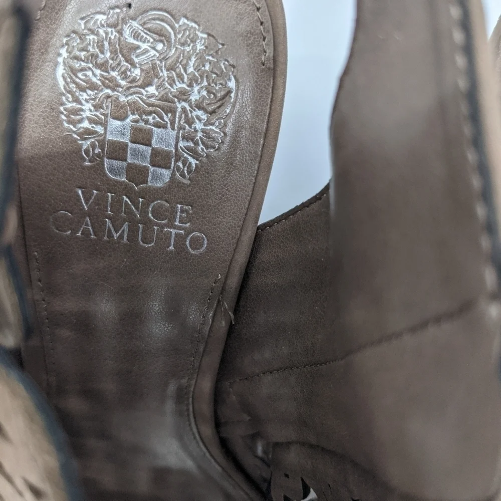 NWT VINCE CAMUTO Emberla Sandals